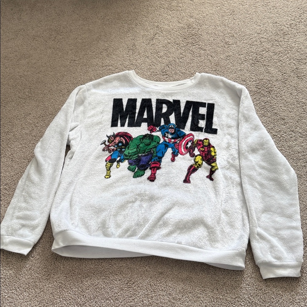 Marvel Black and White Graphic sweater - Picture 3 of 4